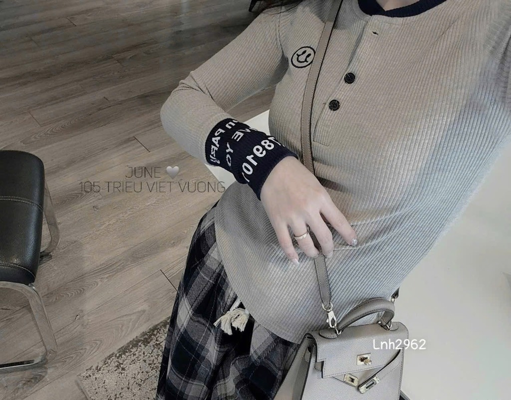 SET BỘ ÁO TĂM THỎ KÈM QUẦN DẠ KẺ NỮ THU ĐÔNG
