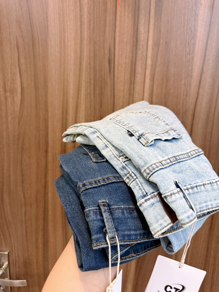 QUẦN BÒ NỮ ỐNG LOE MÁC DA 2 MÀU SẴN