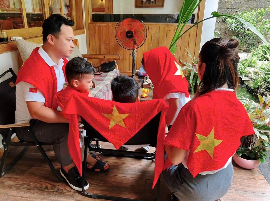 PHỤ KIỆN - KHĂN QUÀNG ĐỎ SAO VÀNG