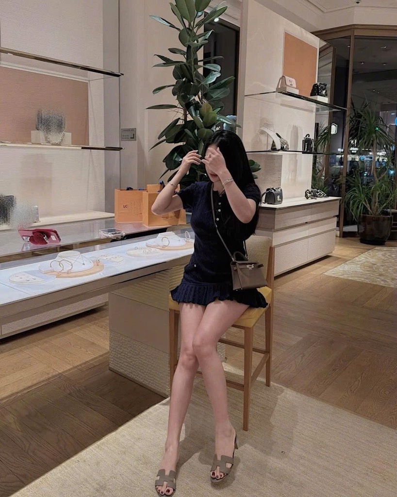 VÁY LEN NỮ THÊU NGỰA KÈM QUẦN LÓT TRONG THU ĐÔNG SẴN