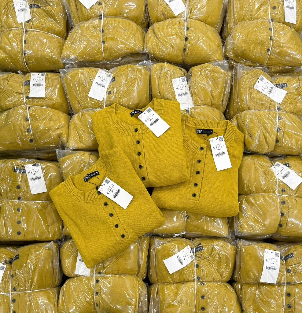 ÁO LEN VÀNG KHUY ĐEN DÀI TAY NỮ THU ĐÔNG