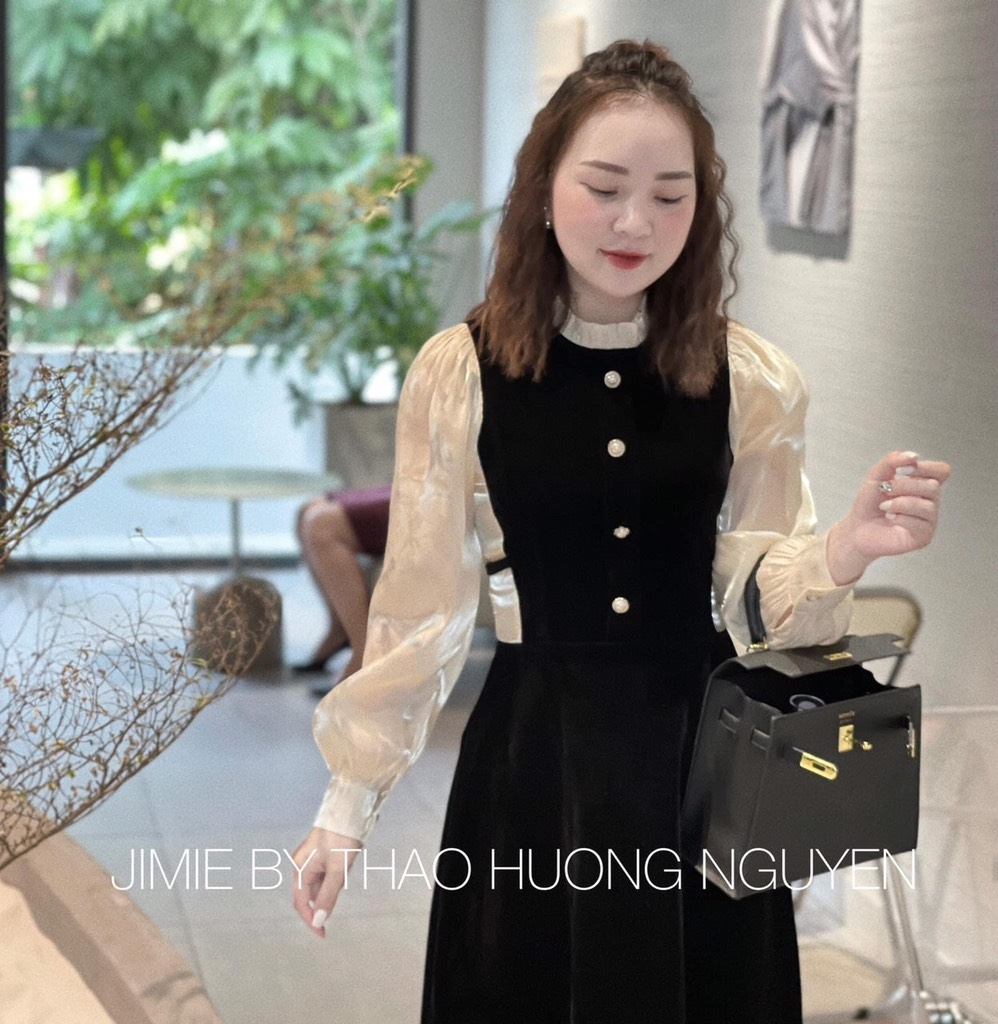 VÁY NHUNG CỔ BÈO PHỐI ĐÍNH NƠ EO HAI BÊN