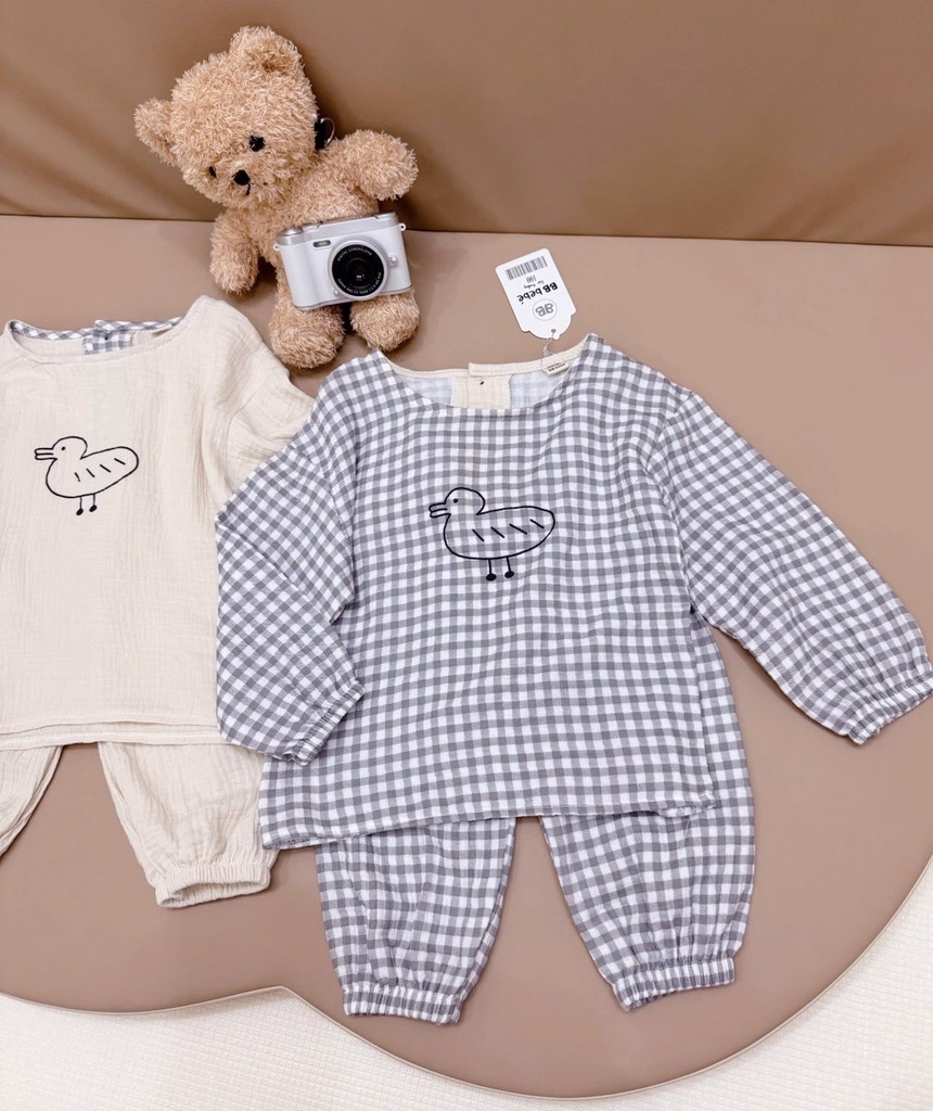 SET HAI BỘ NGỦ HOẠ TIẾT VỊT CHO BÉ