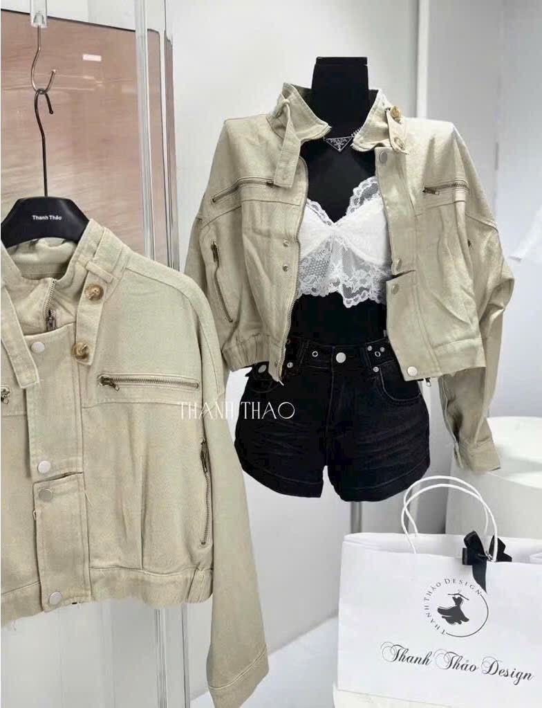 ÁO KHOÁC JEANS NỮ CỔ TÀU TÚI TRƯỚC KÉO KHOÁ THU ĐÔNG
