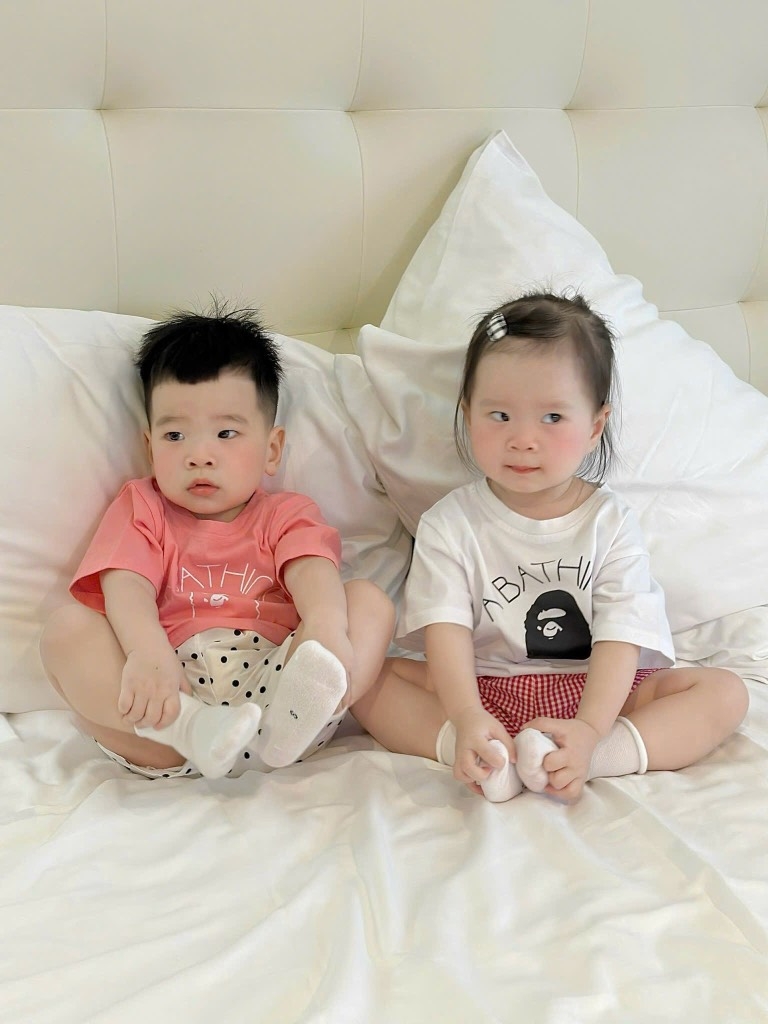 SET 2 BỘ HỒNG TRẮNG ABATHING APE BÉ TRAI BÉ GÁI (XẢ 79k)