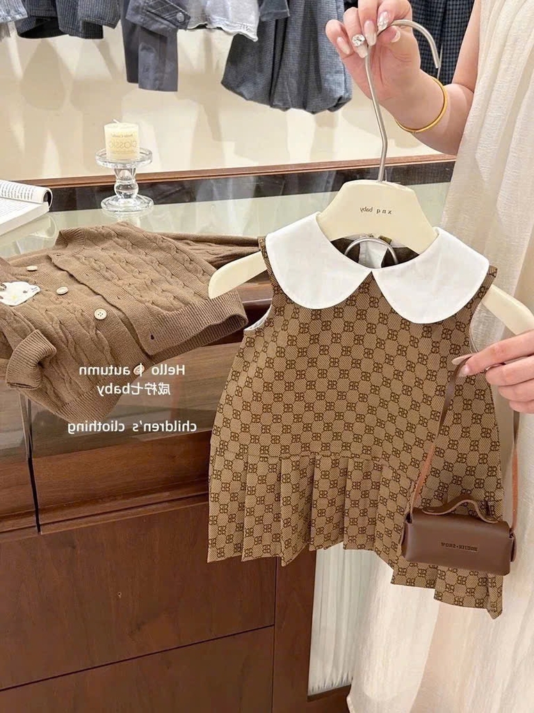 SET CARDIGAN DÀI TAY KÈM VÁY NÂU TÂY BÉ GÁI