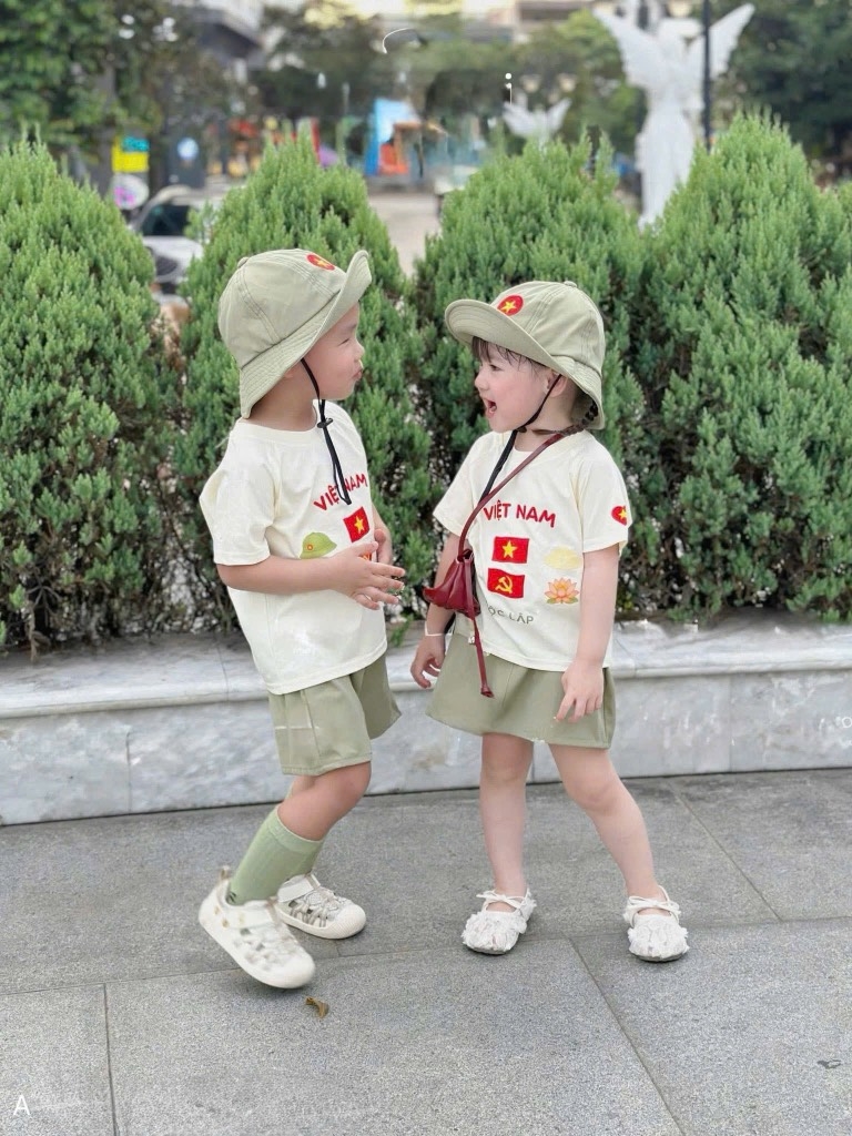 SET 3 MÓN ÁO VIỆT NAM ĐỘC LẬP KÈM MŨ XANH BÉ TRAI BÉ GÁI