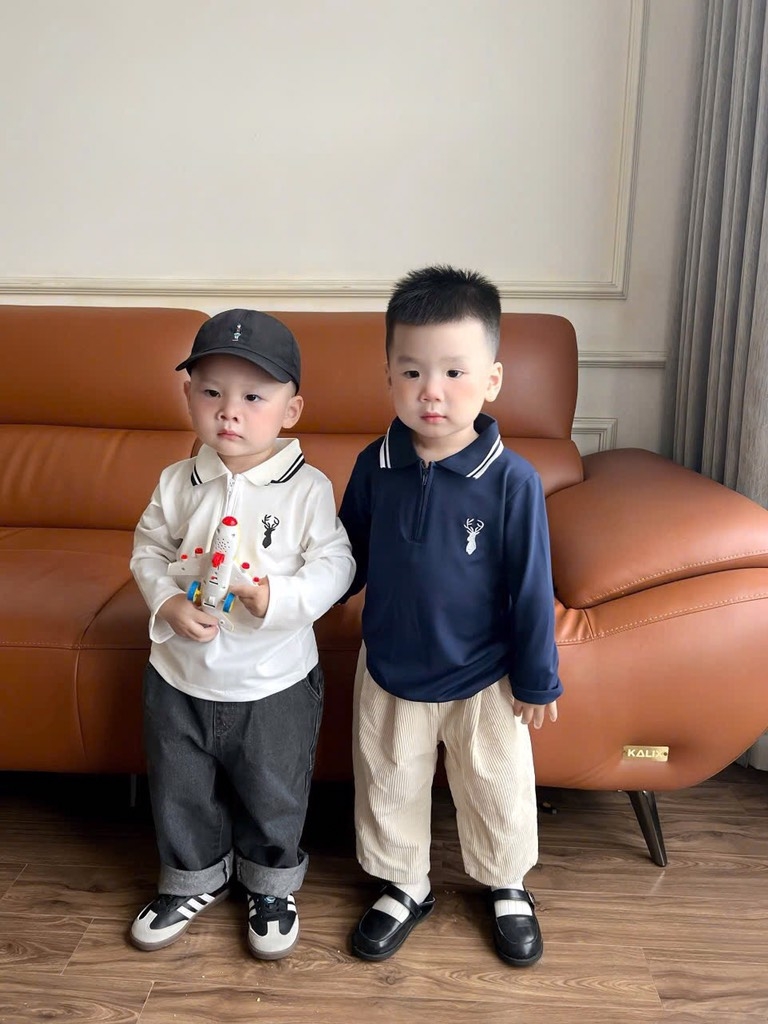 SET 2 ÁO DÀI TAY CỔ TRỤ KHOÁ TRẮNG THAN THÊU CHO BÉ TRAI