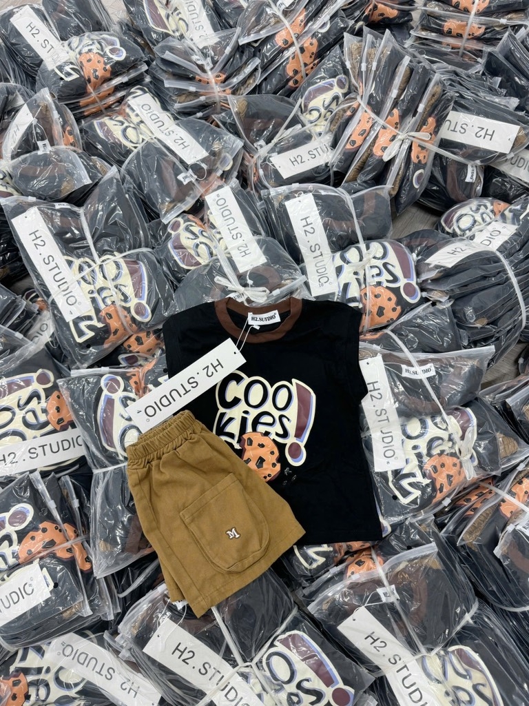 SET ÁO ĐEN QUẦN NÂU BÉ TRAI