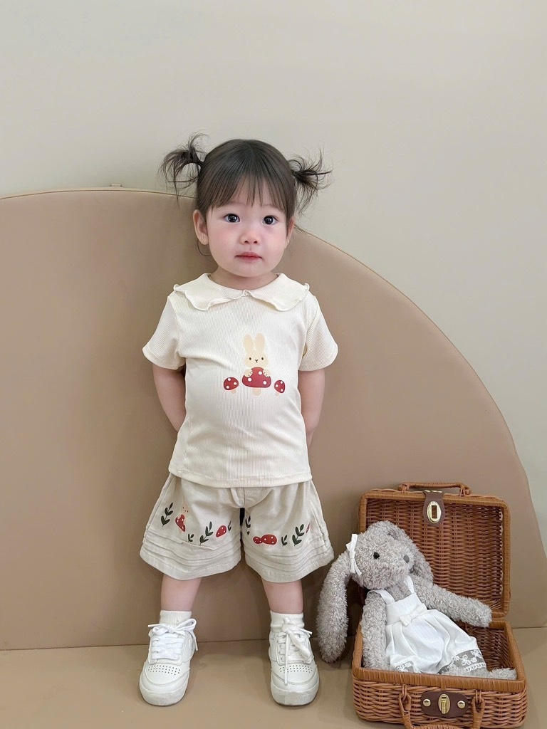 SET ÁO TĂM CỔ SEN PHỐI QUẦN KAKI BÉ GÁI SẴN(XẢ 74k)