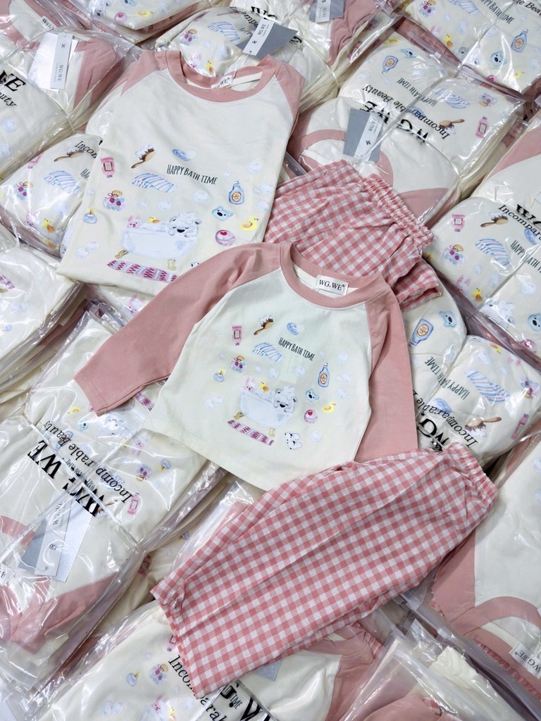 SET DÀI HAPPY BATH TIME QUẦN KẺ HỒNG MẸ VÀ BÉ SẴN