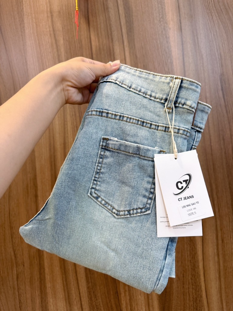QUẦN BÒ NỮ ỐNG LOE MÁC DA 2 MÀU SẴN