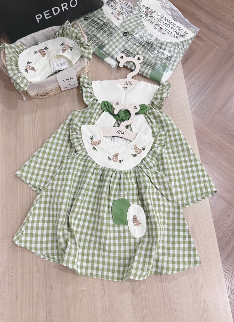 VÁY CARO XANH THÊU THỎ BÉ GÁI SẴN (XẢ 55k)