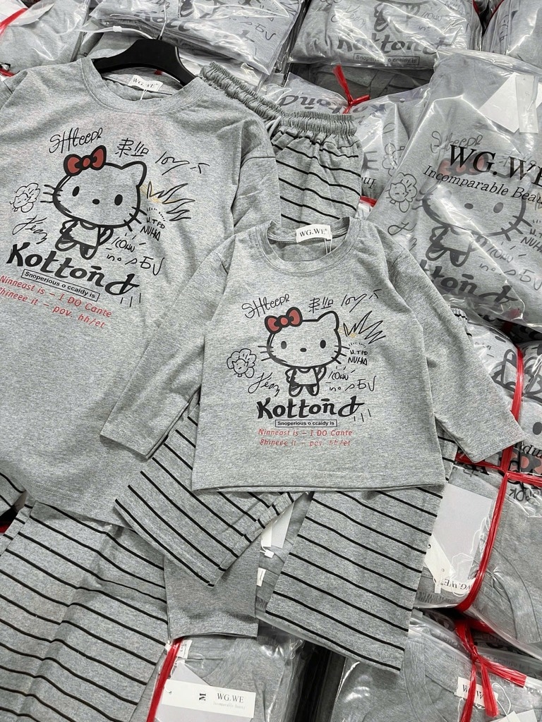 SET BỘ DÀI HELO KITY MÀU XÁM MẸ VÀ BÉ THU ĐÔNG
