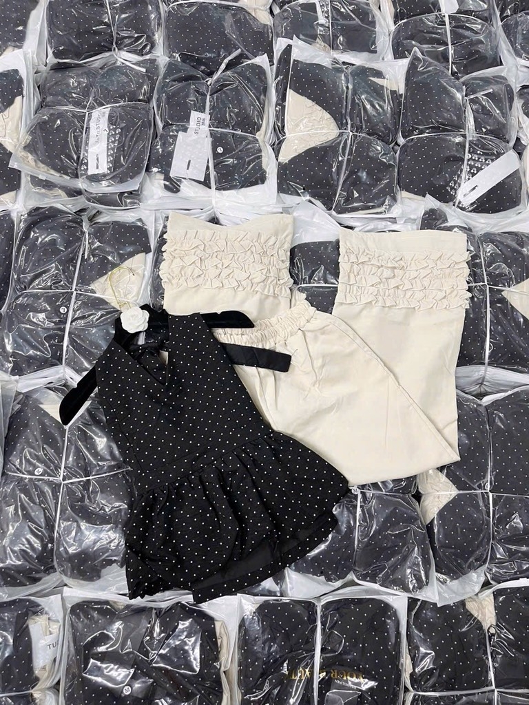 SET YẾM CỔ CHẤM BI THAN BỒNG KÈM QUẦN SUÔNG NỮ SẴN