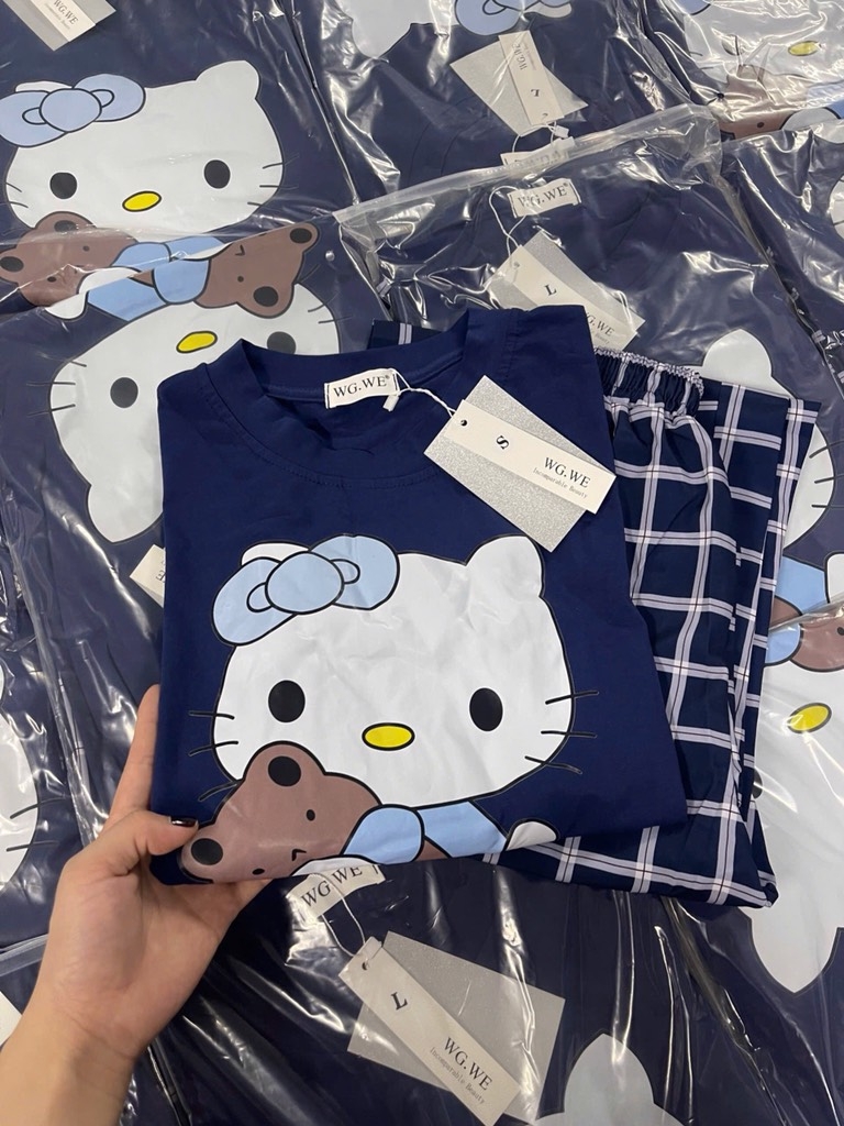 SET ÁO HELLO KITTY MIX QUẦN KẺ SIÊU XINH NỮ THU ĐÔNG SẴN