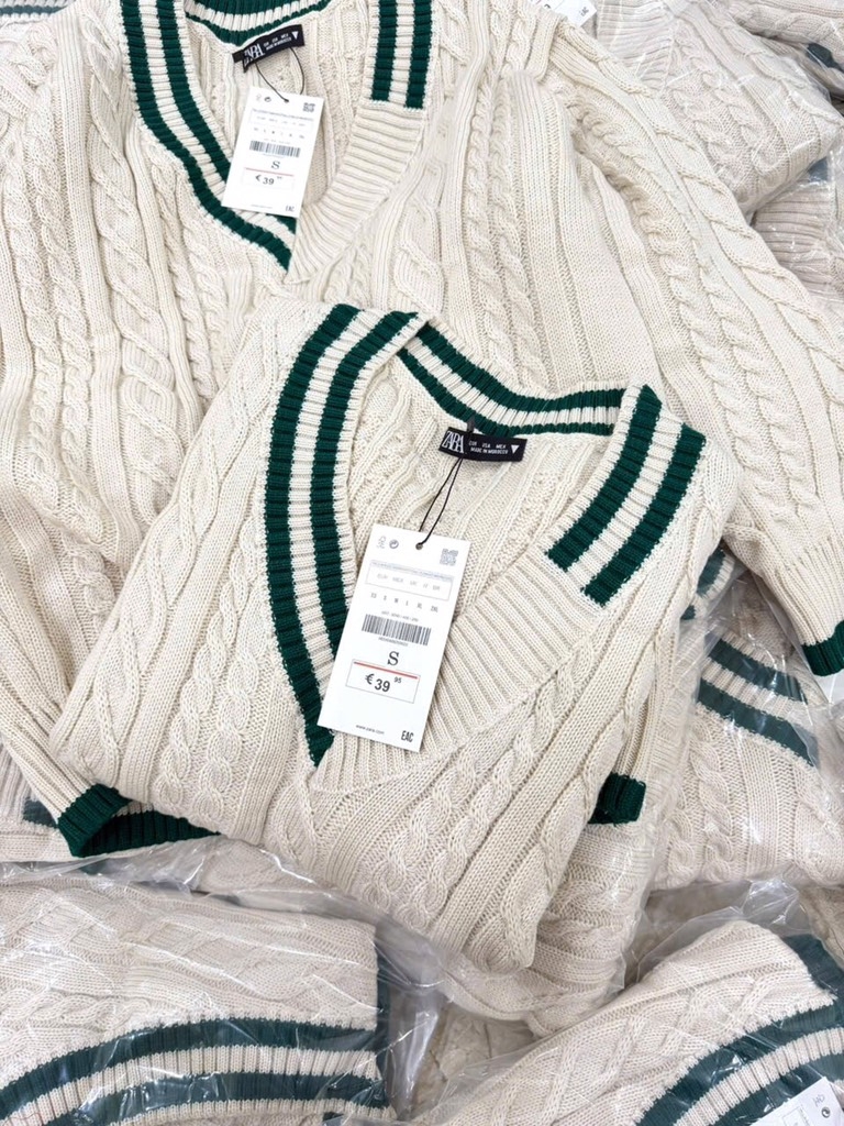 LEN ĐỎ KEM CỔ TIM VẶN THỪNG