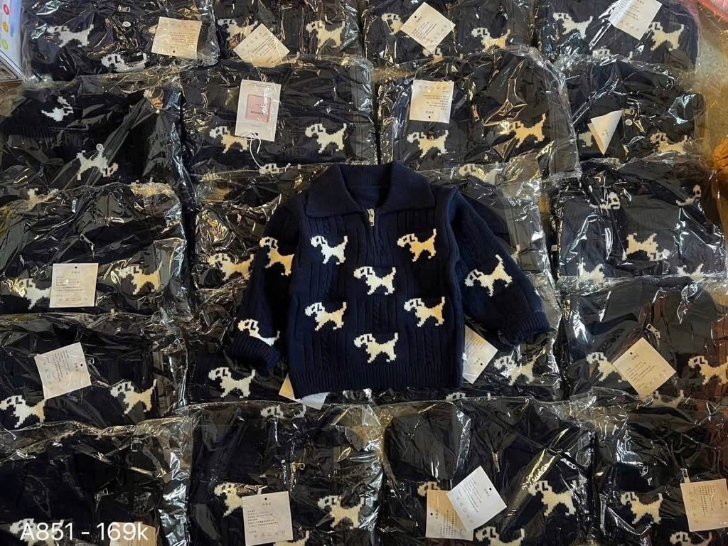 ÁO LEN ĐEN CHÚ CHÓ DÀI TAY BÉ TRAI