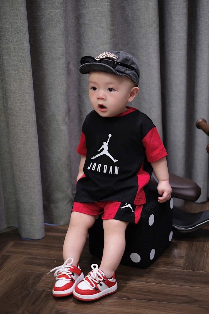 BỘ THỂ THAO JORDAN ĐEN PHỐI ĐỎ CHO BÉ TRAI(SALE 59k)