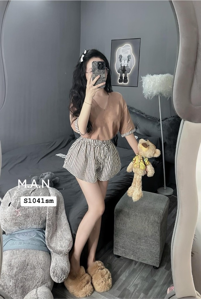 BỘ ÁO CỔ TIM QUẦN ĐÙI KẺ HOT
