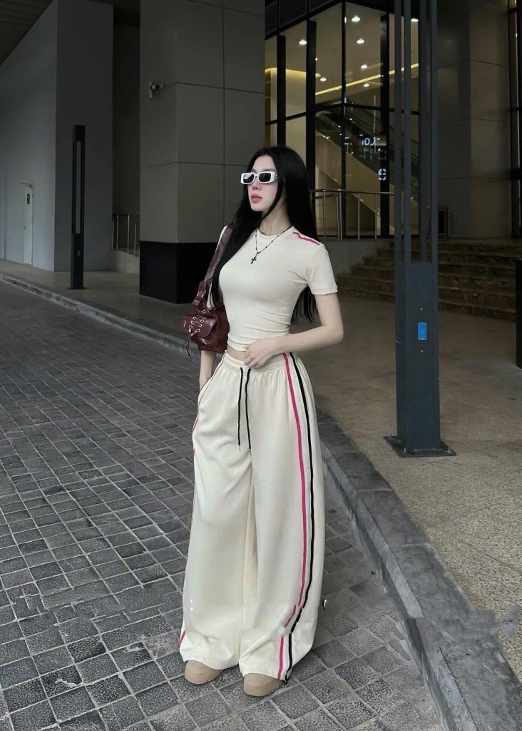 SÉT THỂ THAO ÁO ZÍP QUẦN SUÔNG CHẠY SỌC UMI DẺO NỮ SẴN (SALE 109k)