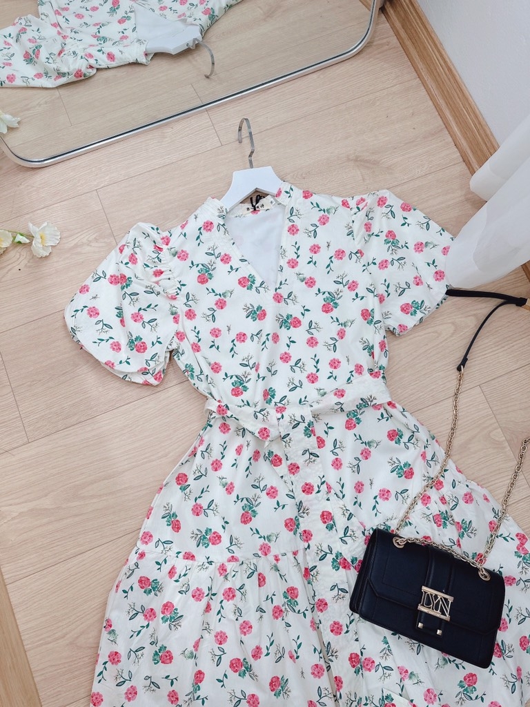 VÁY HOA CHẠY DÂY CỔ V 2 LỚP SẴN