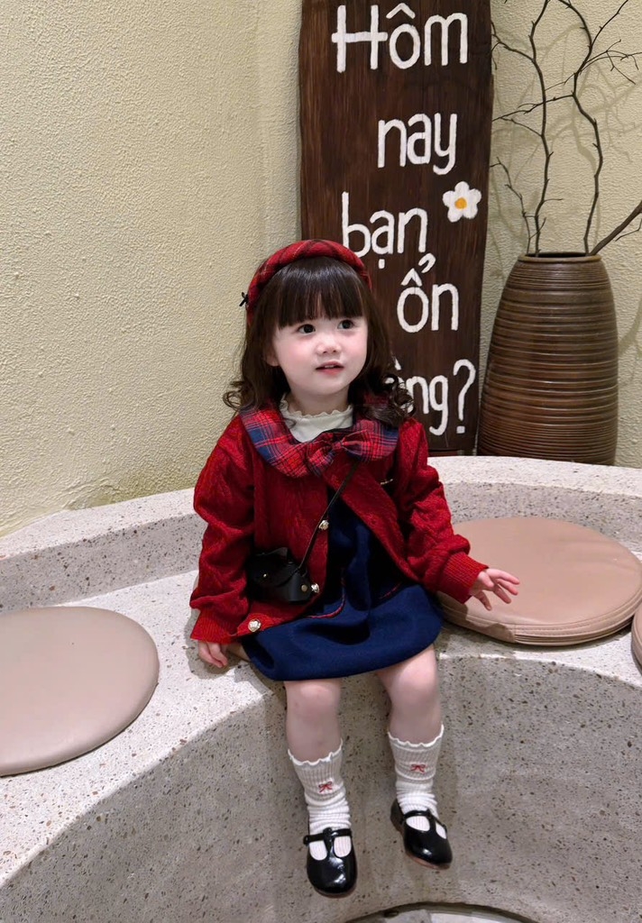 SET DÀI VÁY DẠ KÈM ÁO LEN CARDIGAN ĐỎ BÉ GÁI SẴN