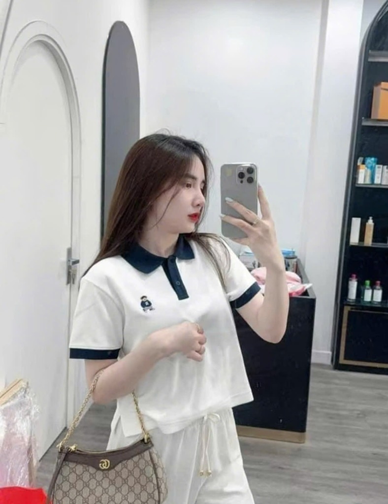 ÁO POLO NỮ CỔ BẺ THÊU GẤU SẴN