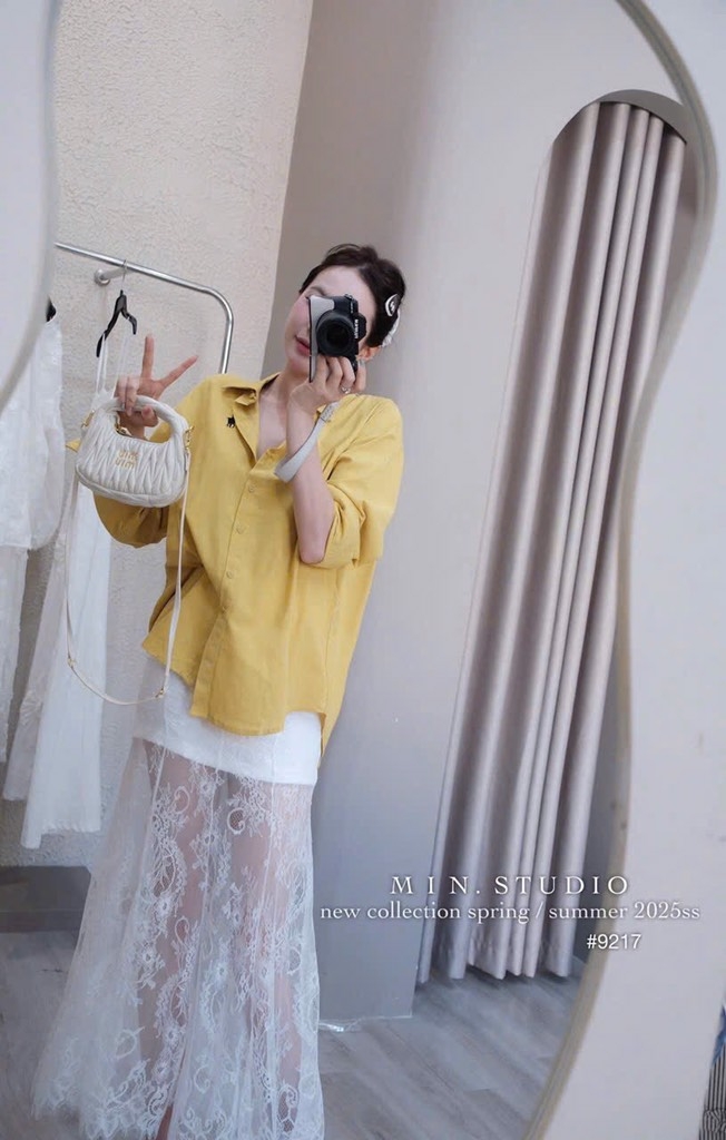 ÁO SƠ MI VÀNG DÀI TAY THÊU NGỰA NỮ
