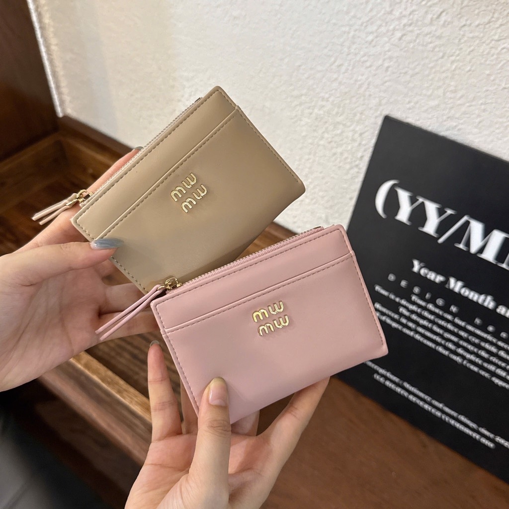 PHỤ KIỆN - VÍ CẦM TAY MIU MIU NHIỀU MÀU