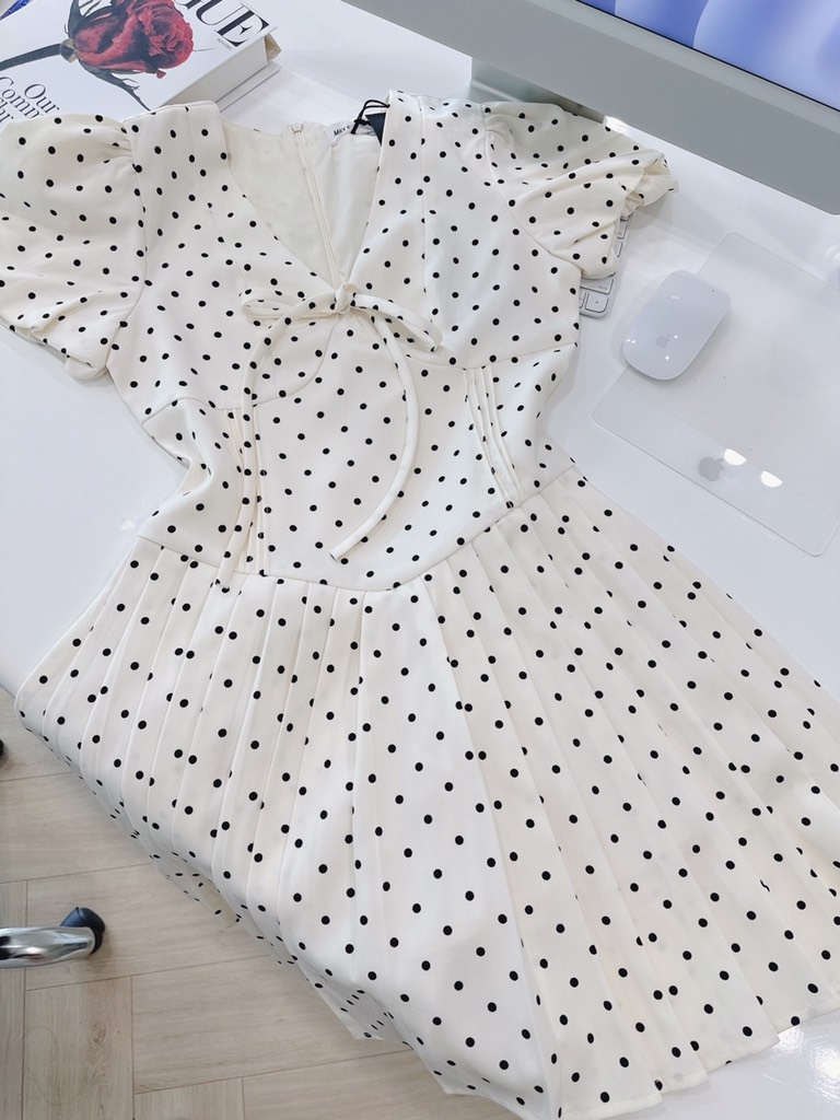 VÁY CHẤM BI XẾP LI CỔ TIM TAY BỒNG 2 LỚP NỮ