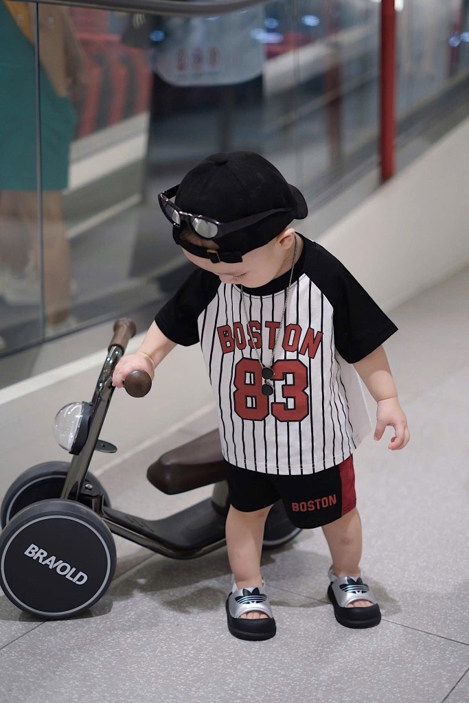 SET BỘ COTTON ĐEN PHỐI SỌC BOSTON 83 CHO BÉ TRAI