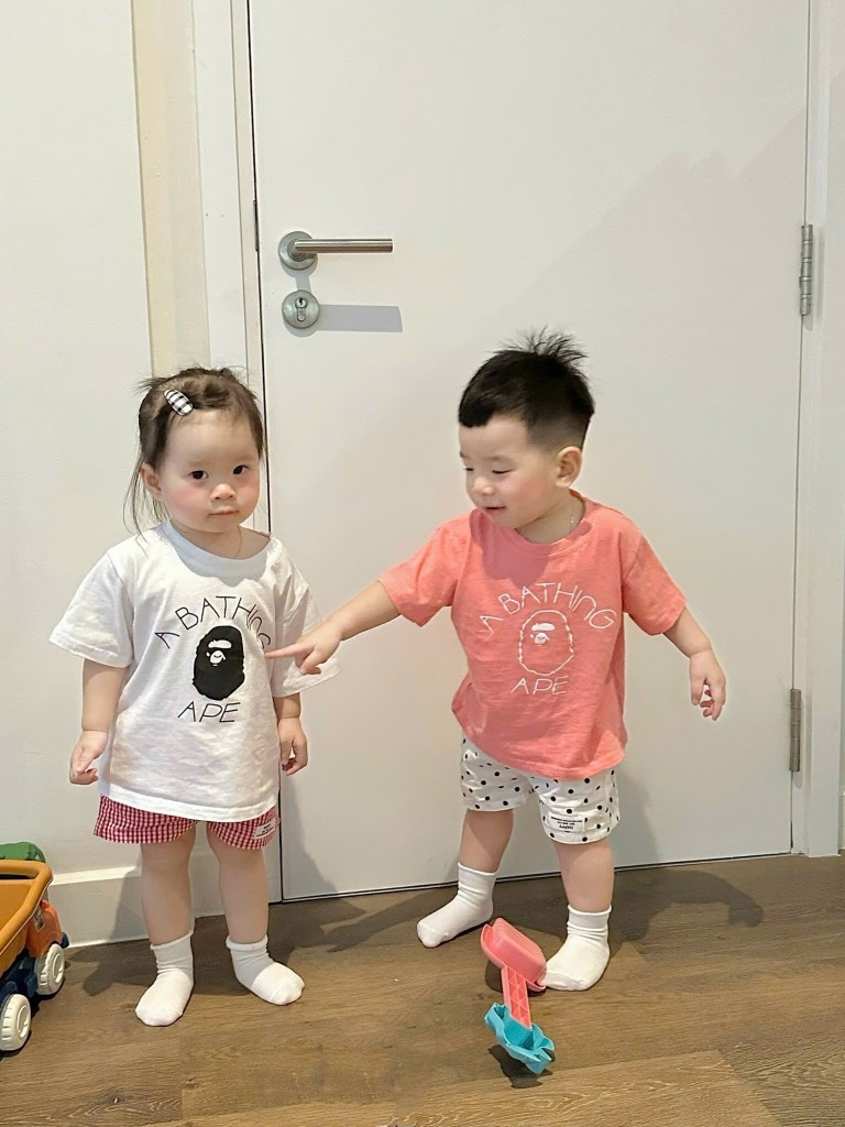 SET 2 BỘ HỒNG TRẮNG ABATHING APE BÉ TRAI BÉ GÁI (XẢ 79k)