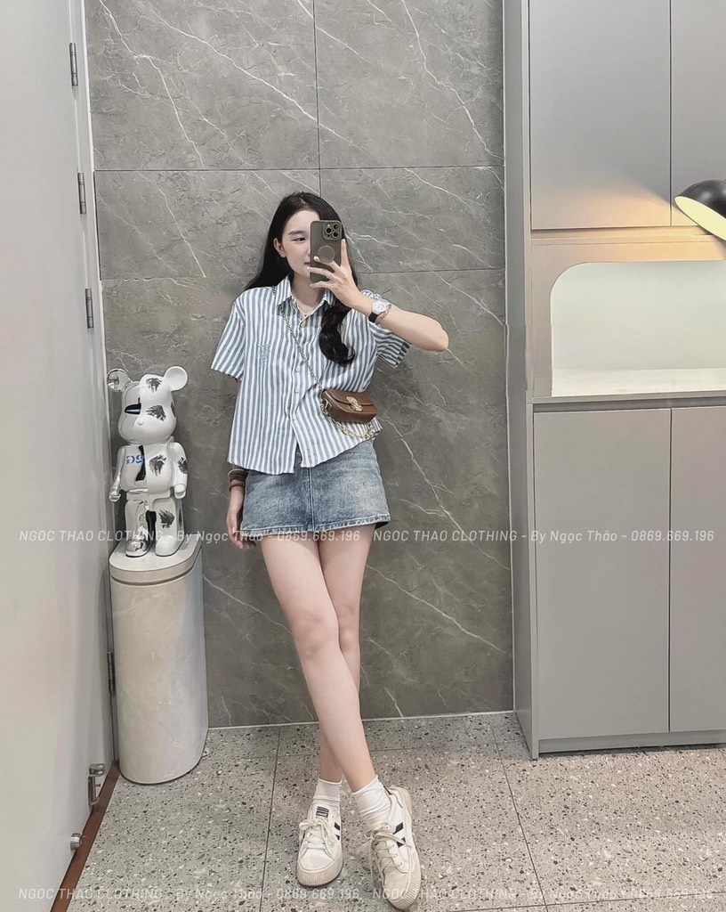 ÁO SƠ MI KẺ XANH CỘC TAY THÊU LOGO NỮ (KH ĐẶT SLL)