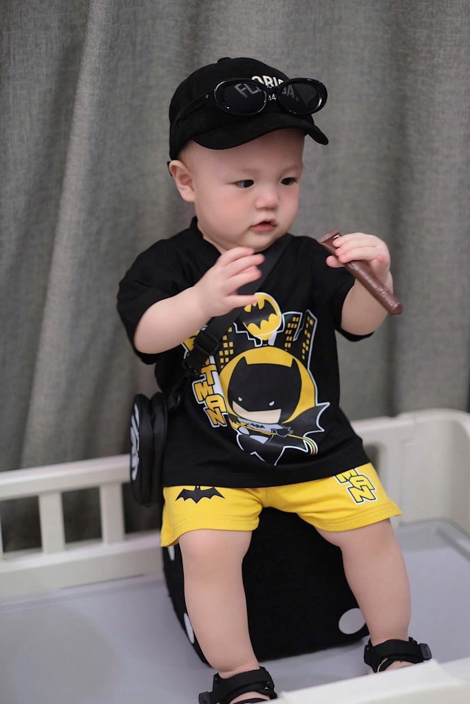 SET BỘ COTTON BATMAN TONE ĐEN VÀNG CHO BÉ TRAI( xả 57k )