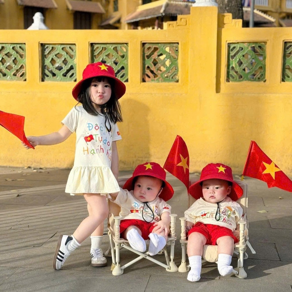 SET ĐỎ ĐỘC LẬP TỰ DO KÈM MŨ BÉ TRAI BÉ GÁI (SALE 65k)