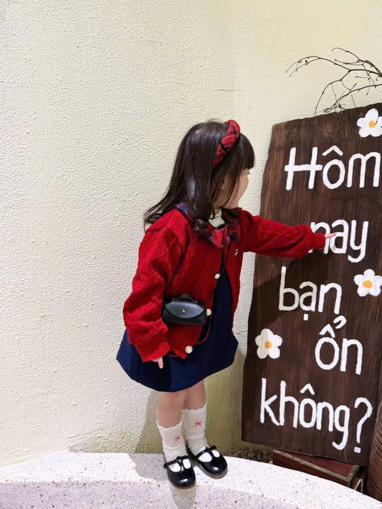 SET DÀI VÁY DẠ KÈM ÁO LEN CARDIGAN ĐỎ BÉ GÁI SẴN