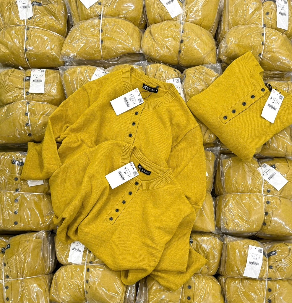 ÁO LEN VÀNG KHUY ĐEN DÀI TAY NỮ THU ĐÔNG