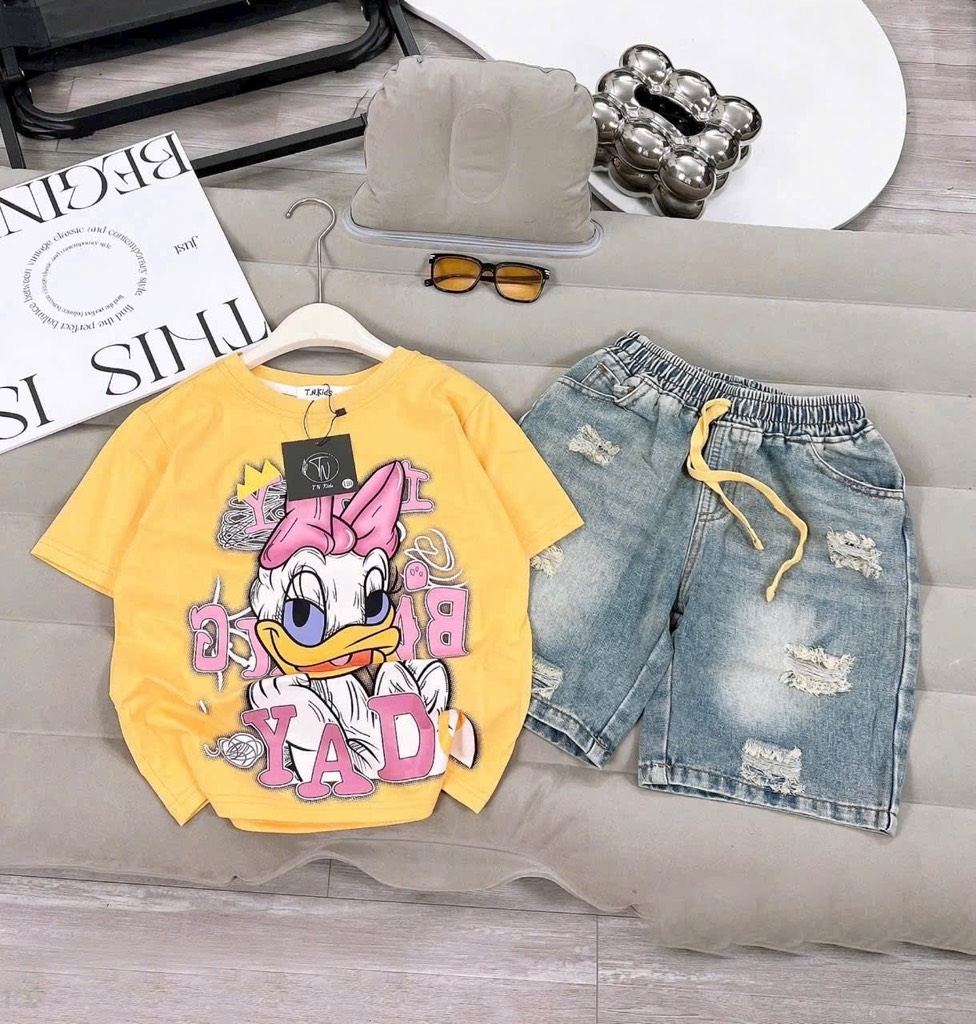 SET BÉ ÁO PHÔNG VỊ DONAL+ QUẦN NGỐ JEAN ỐNG RỘNG BÉ GÁI