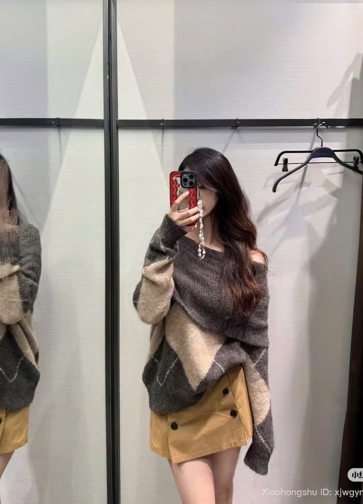 ÁO LEN TRỄ VAI PHỐI MÀU NÂU BE NỮ THU ĐÔNG