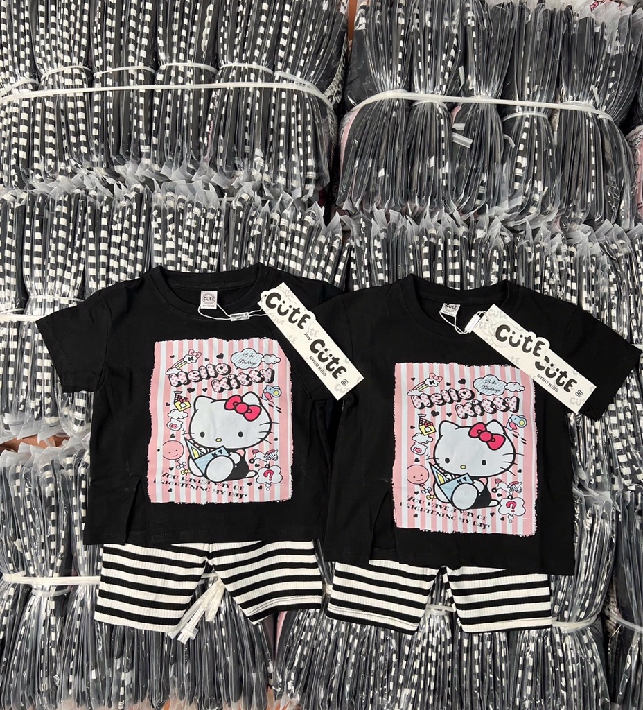 SET BỘ COTTON HELLO KITTY ĐEN MIX QUẦN LEGGING KẺ CHO BÉ GÁI