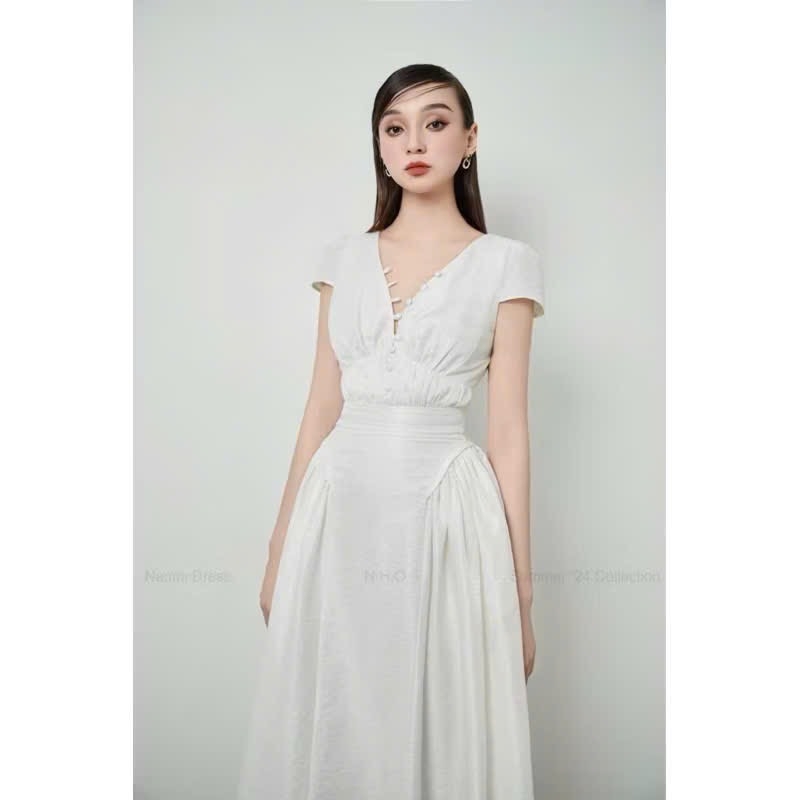 VÁY TRẮNG CỔ V CÚC BỌC DÚM EO NỮ SẴN(XẢ 119k)