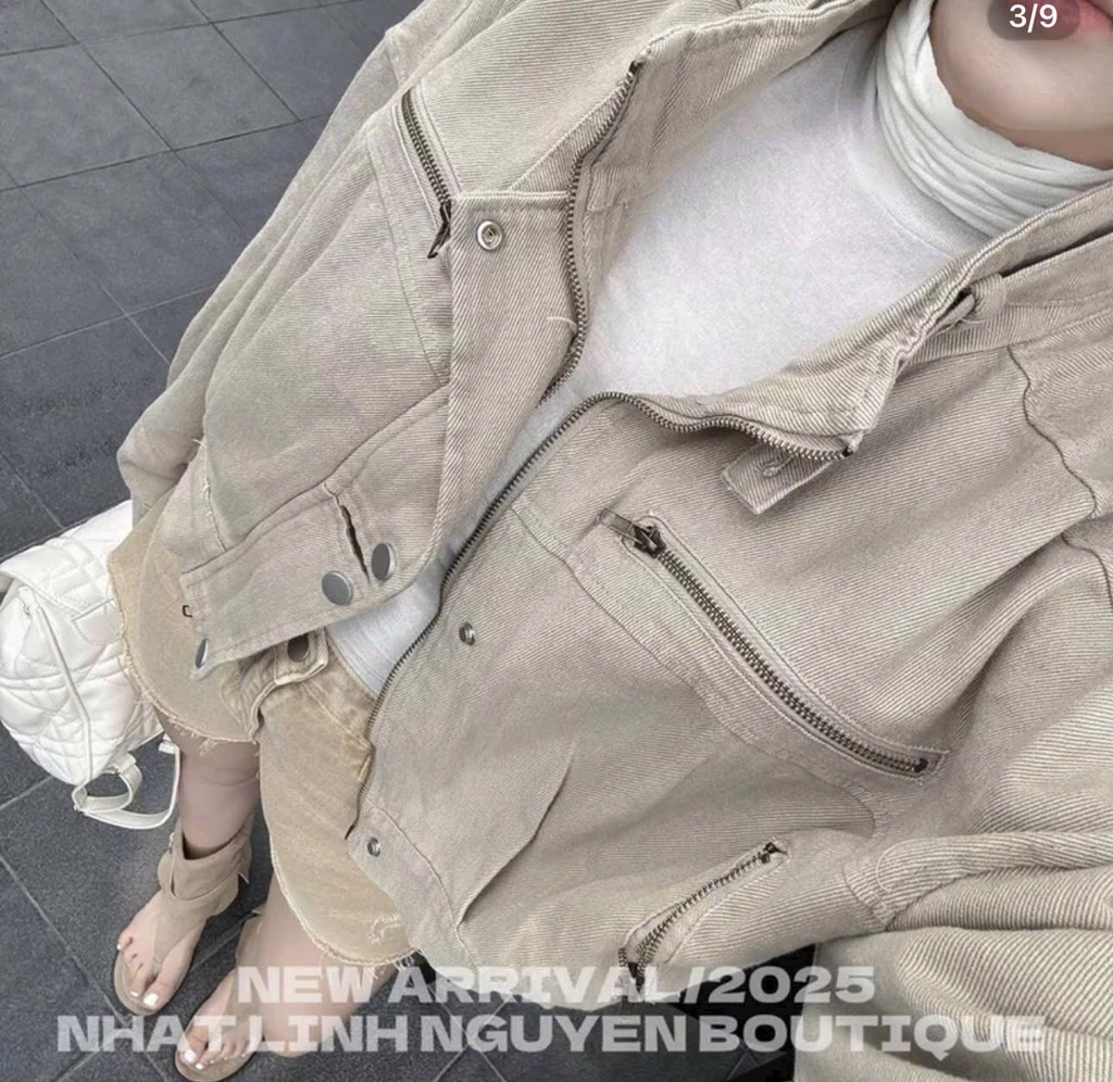 ÁO KHOÁC JEANS NỮ CỔ TÀU TÚI TRƯỚC KÉO KHOÁ THU ĐÔNG