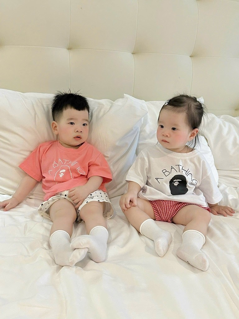 SET 2 BỘ HỒNG TRẮNG ABATHING APE BÉ TRAI BÉ GÁI (XẢ 79k)
