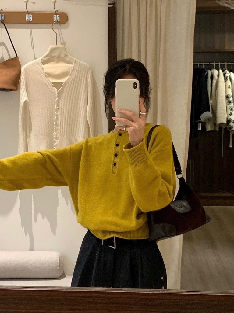 ÁO LEN VÀNG KHUY ĐEN DÀI TAY NỮ THU ĐÔNG