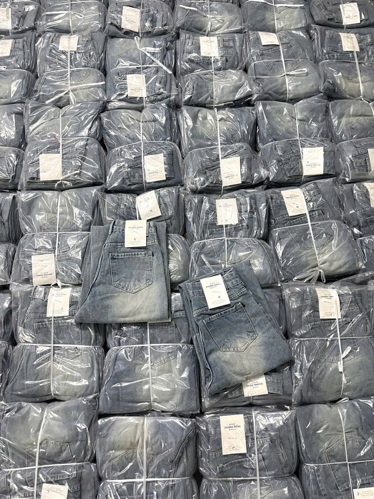 QUẦN SUÔNG JEAN NỮ PHỐI ĐỈA ĐỎ SẴN