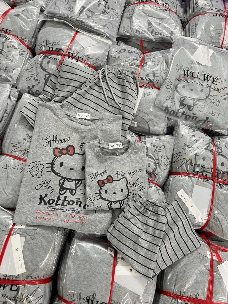 SET BỘ DÀI HELO KITY MÀU XÁM MẸ VÀ BÉ THU ĐÔNG