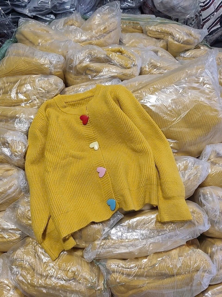 ÁO LEN 2 MÀU VÀNG TRẮNG CÚC TIM DÀI TAY NỮ