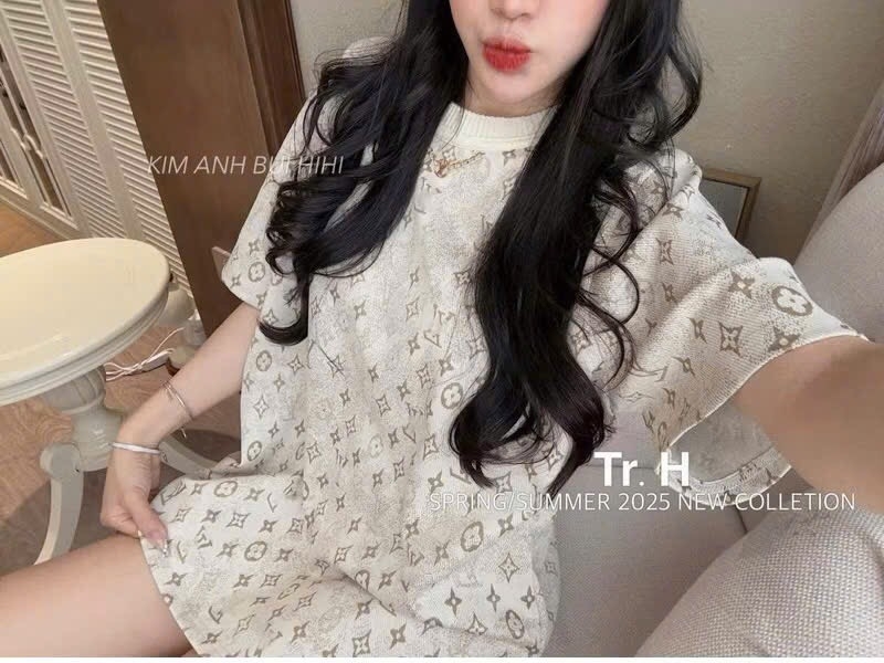 ÁO CỘC LV CỔ LEN FORM RỘNG NỮ
