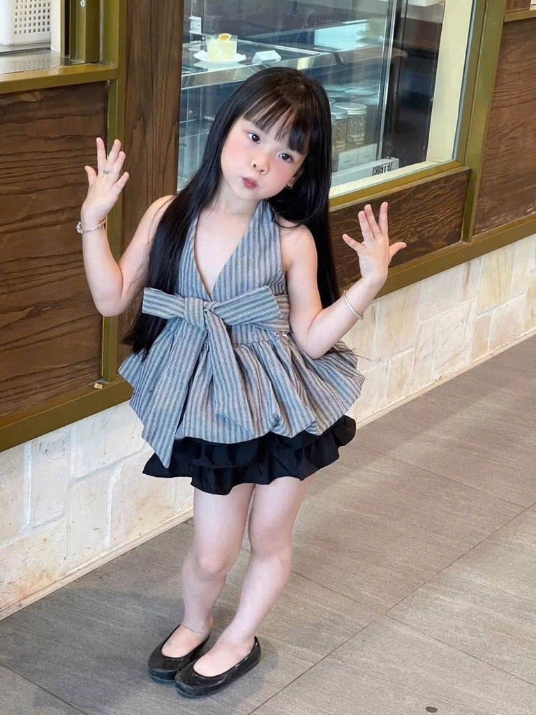 SET BỘ ÁO YẾM THẮT NƠ CHÂN VÁY BỒNG BÉ GÁI
